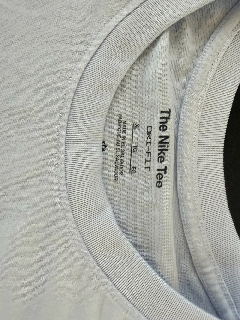 Nike Men’s Short Sleeve Crew Neck T-Shirt in Light Gray